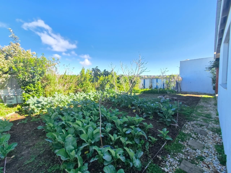 6 Bedroom Property for Sale in Stilbaai Wes Western Cape
